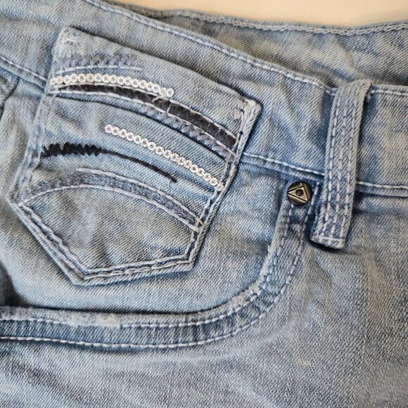 Ariya Jeans Co. Light Wash Denim Shorts Embellished Pockets Size 15/32 - Picture 3 of 13